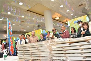 京都のパチンコ店の集客イベントとしてマグロの解体ショー開催♪