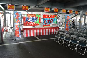 兵庫県のパチンコ店の地域住民への感謝祭にて、マグロ解体ショー開催でーす♪