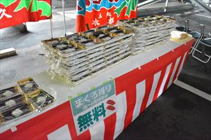 兵庫県のパチンコ店の地域住民への感謝祭にて、マグロ解体ショー開催でーす♪