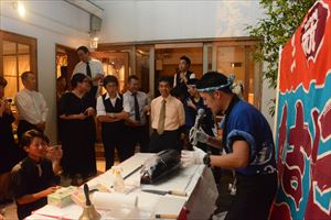 大阪のレストランでの結婚披露宴にて、マグロの解体ショー！！！