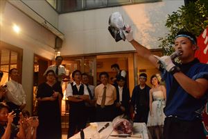 大阪のレストランでの結婚披露宴にて、マグロの解体ショー！！！