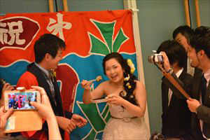 大阪のゲストハウスにてマグロ解体ショ－ｉｎ結婚式♪