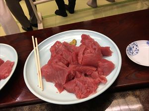 岐阜県の旅館の宴会にて、マグロ解体ショー実施！！！